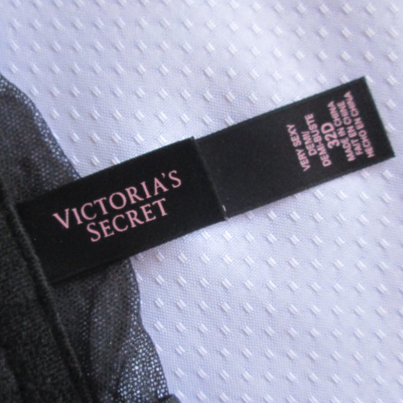 ππ€ VS VERY SEXY DEMI BUSTE β 32D - AND 3 PANTIES INCLUDED - BUNDLE - NWOT - Picture 8 of 16